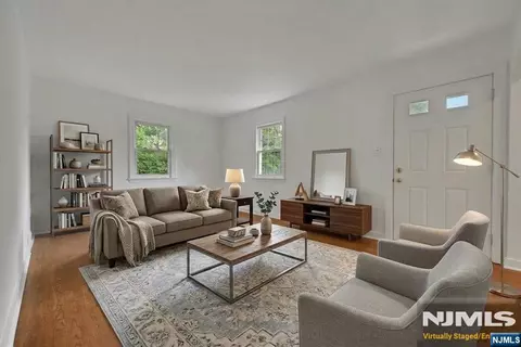 Living - 11 Pine St, Hackensack, NJ 07601 photo 3 of 6