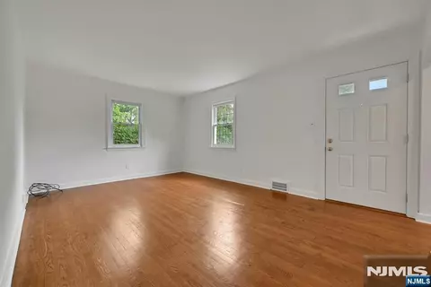 Living - 11 Pine St, Hackensack, NJ 07601 photo 2 of 6