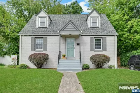 11 Pine St, Hackensack, NJ 07601