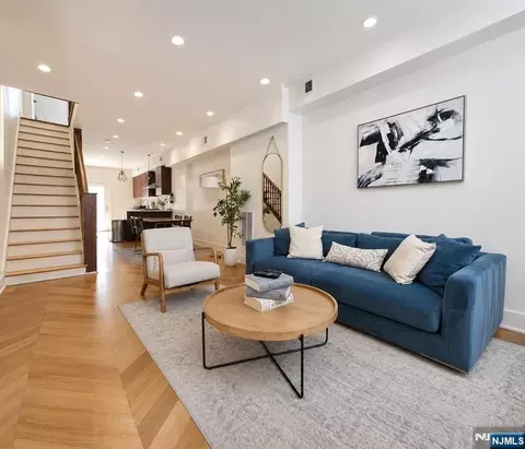 522 Martin Luther King Dr, Jersey City, NJ 07304