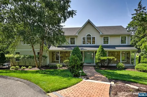 416 Hidden Valley Ct, Wyckoff, NJ 07481