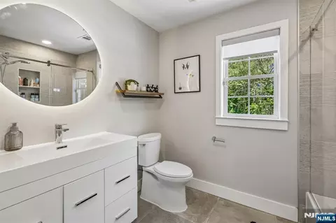 Bath - 745 Gettysburg Pl, Paramus, NJ 07652 photo 1 of 5