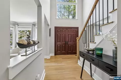 Entry Way - 745 Gettysburg Pl, Paramus, NJ 07652 photo 2 of 10