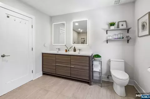 Bath - 745 Gettysburg Pl, Paramus, NJ 07652 photo 4 of 5