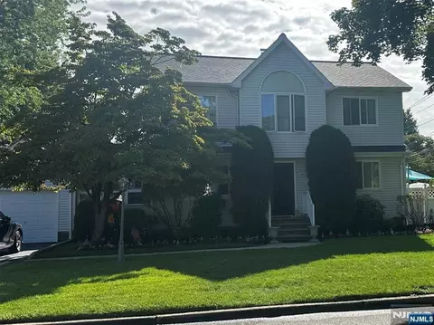663 Plympton St, New Milford, NJ 07646