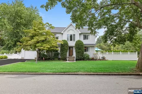 663 Plympton St, New Milford, NJ 07646
