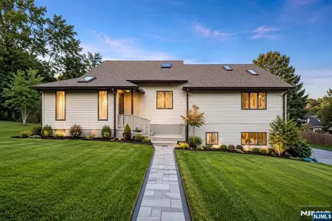 143 Veazy St, Caldwell, NJ 07006