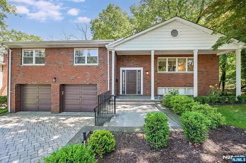 39 Hickory St, Englewood Cliffs, NJ 07632