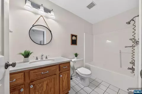 Bath - 45 Parkside Ct, Wayne, NJ 07470 photo 4 of 4