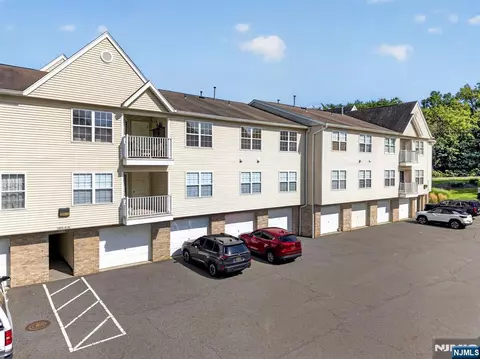 Exterior - 45 Parkside Ct, Wayne, NJ 07470 photo 4 of 6