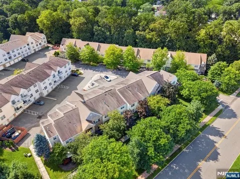 View/Area - 45 Parkside Ct, Wayne, NJ 07470 photo 3 of 10