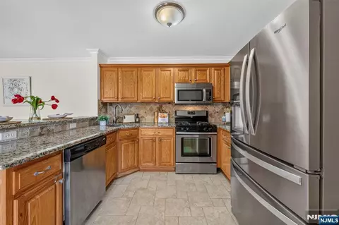 Kitchen - 45 Parkside Ct, Wayne, NJ 07470 photo 2 of 4