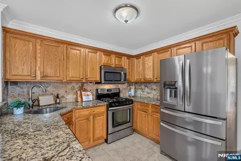 Kitchen - 45 Parkside Ct, Wayne, NJ 07470 photo 3 of 4