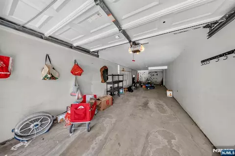 Entry Way - 45 Parkside Ct, Wayne, NJ 07470 photo 2 of 2