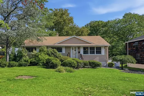 10 Euclid Ave, Westwood, NJ 07675