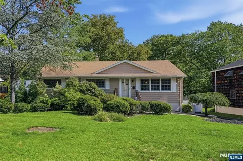 10 Euclid Ave, Westwood, NJ 07675