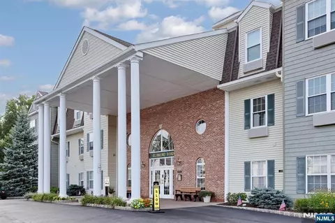 2 Richmond Rd #222, West Milford, NJ 07480