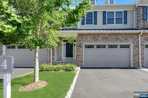 78 Autumn Way #15, Montvale, NJ 07645