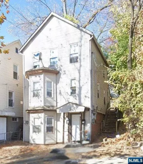 9 Circle Ave, Paterson, NJ 07522