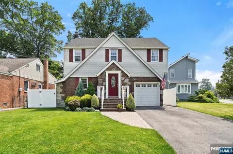 4 Saint Ann Pl, Rochelle Park, NJ 07662
