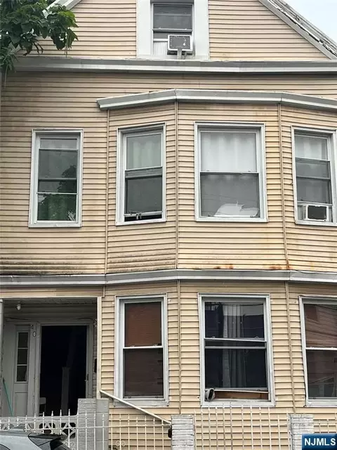 40 Arlington Ave, Newark, NJ 07104
