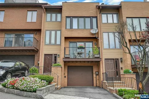 5 Yorkview Dr, Edgewater, NJ 07020