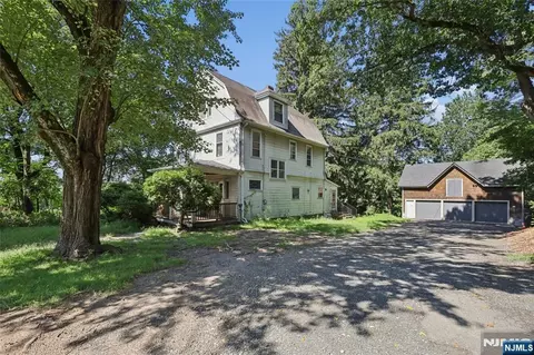 37 Livingston Ave, Roseland, NJ 07068