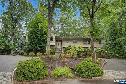 45 Oxford Dr, Tenafly, NJ 07670