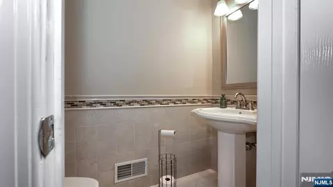 Bath - 66 Whimble Ct, Wayne, NJ 07470 photo 1 of 4