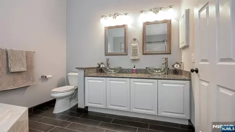 Bath - 66 Whimble Ct, Wayne, NJ 07470 photo 2 of 4