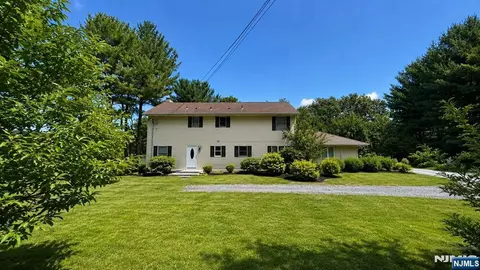 121 Rabbit Hill Rd, West Windsor, NJ 08550