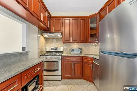 2000 Linwood Ave #23N, Fort Lee, NJ 07024