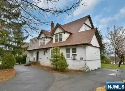 Exterior - 110 Summit Ave, Hackensack, NJ 07601 photo 2 of 5