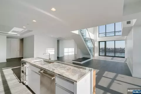 320 Adolphus Ave #1415, Cliffside Park, NJ 07010