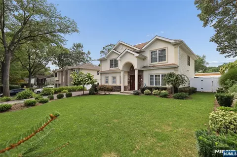 Exterior - 238 Monroe Ave, Paramus, NJ 07652 photo 7 of 9