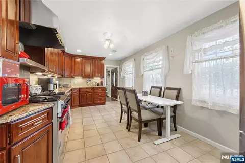 Entry Way - 238 Monroe Ave, Paramus, NJ 07652 photo 2 of 4