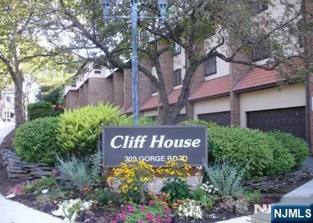 300 Gorge Rd #6, Cliffside Park, NJ 07010
