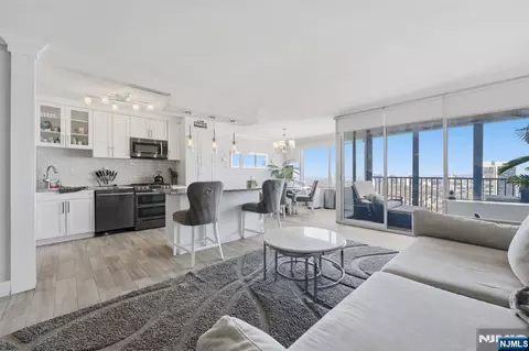 6 Horizon #2809, Fort Lee, NJ 07024