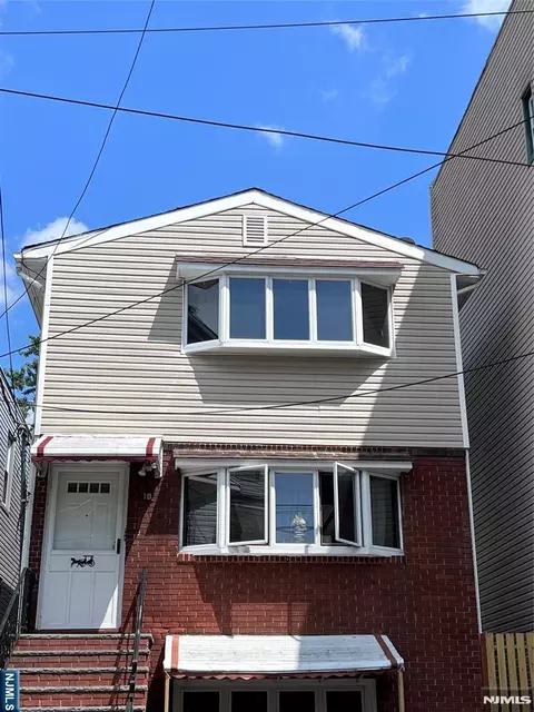 10 Roosevelt Ter, Irvington, NJ 07111