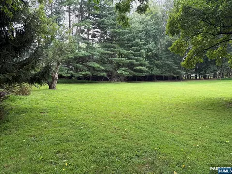 350 15th St, Norwood, NJ 07648