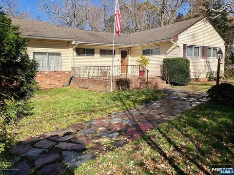 192 5th St, Howell, NJ 07731