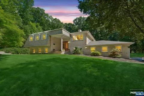 15 Sugar Hill Rd, Kinnelon, NJ 07405