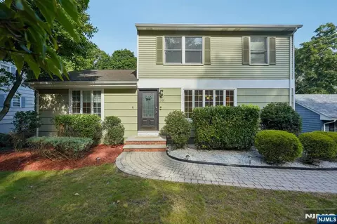 89 Minnehaha Blvd, Oakland, NJ 07436