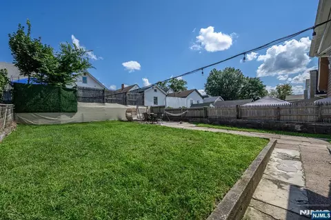 25 Comfort Pl, Clifton, NJ 07011
