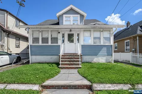 25 Comfort Pl, Clifton, NJ 07011