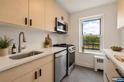 2215 Central #5D, Fort Lee, NJ 07024
