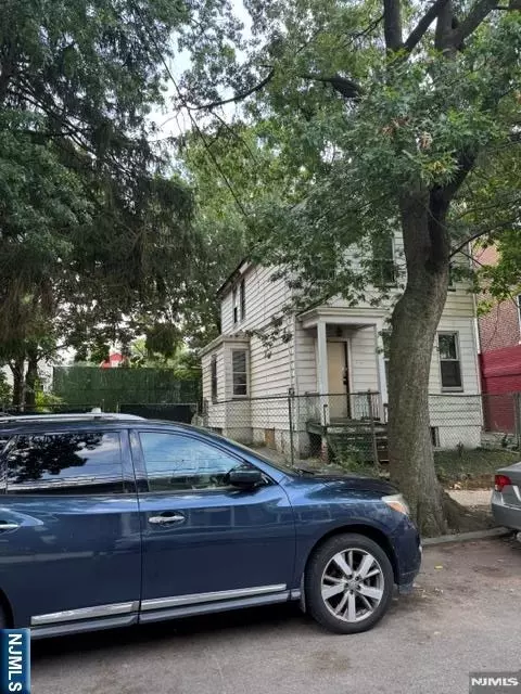 38 Sunset Ave, Newark, NJ 07106
