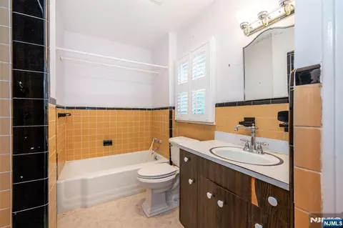 Bath - 325 Terhune Ave, Passaic, NJ 07055 photo 1 of 3