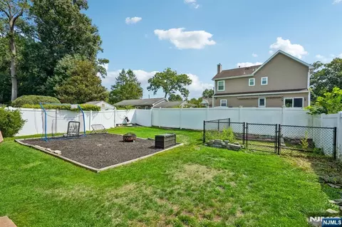 Exterior - 122 Maplewood Ave, Wayne, NJ 07470 photo 8 of 8