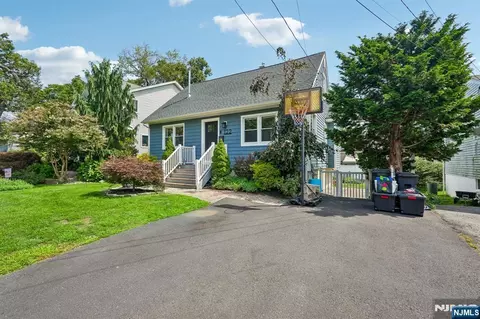 Exterior - 122 Maplewood Ave, Wayne, NJ 07470 photo 2 of 8